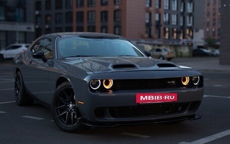 Dodge Challenger III рестайлинг 2, 2017 год, 3 600 000 рублей, 5 фотография