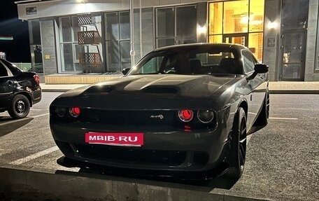 Dodge Challenger III рестайлинг 2, 2017 год, 3 600 000 рублей, 3 фотография