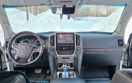 Toyota Land Cruiser 200, 2016 год, 4 950 000 рублей, 20 фотография