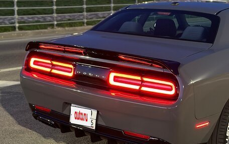 Dodge Challenger III рестайлинг 2, 2017 год, 3 600 000 рублей, 22 фотография