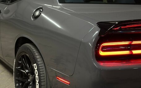 Dodge Challenger III рестайлинг 2, 2017 год, 3 600 000 рублей, 25 фотография