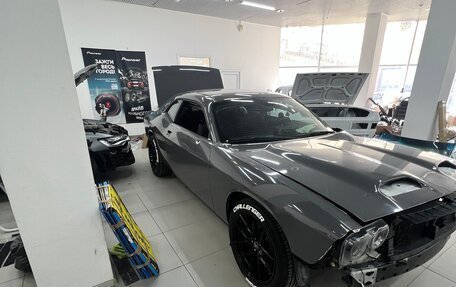 Dodge Challenger III рестайлинг 2, 2017 год, 3 600 000 рублей, 33 фотография