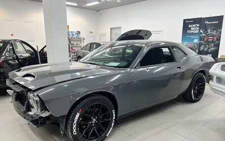 Dodge Challenger III рестайлинг 2, 2017 год, 3 600 000 рублей, 34 фотография