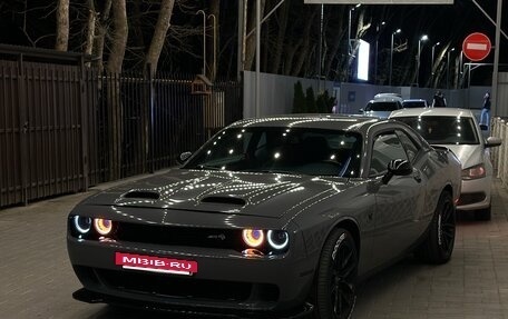 Dodge Challenger III рестайлинг 2, 2017 год, 3 600 000 рублей, 23 фотография