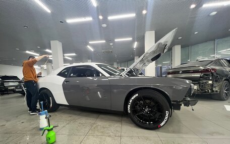 Dodge Challenger III рестайлинг 2, 2017 год, 3 600 000 рублей, 31 фотография