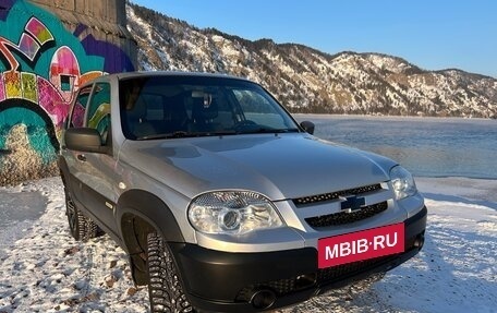 Chevrolet Niva I рестайлинг, 2017 год, 740 000 рублей, 2 фотография