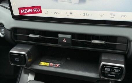 Toyota RAV4, 2025 год, 4 790 000 рублей, 26 фотография