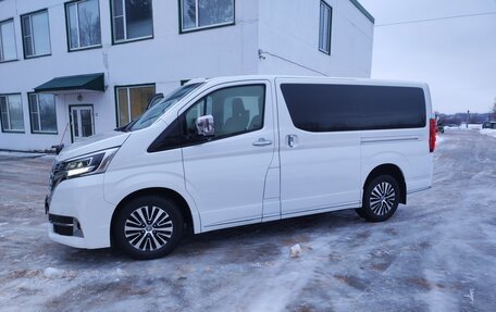 Toyota HiAce H300, 2021 год, 7 300 000 рублей, 1 фотография