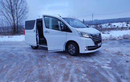 Toyota HiAce H300, 2021 год, 7 300 000 рублей, 4 фотография