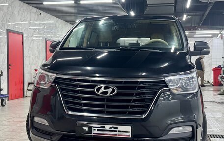 Hyundai H-1 II рестайлинг, 2020 год, 3 490 000 рублей, 2 фотография