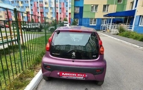 Peugeot 107 I рестайлинг, 2014 год, 650 000 рублей, 3 фотография