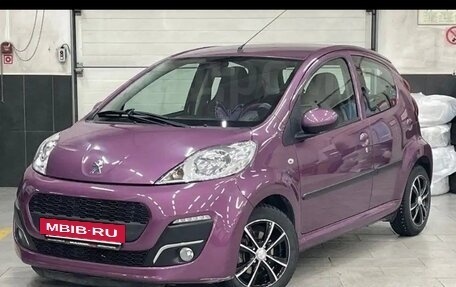 Peugeot 107 I рестайлинг, 2014 год, 650 000 рублей, 12 фотография