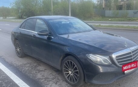 Mercedes-Benz E-Класс, 2019 год, 1 800 000 рублей, 7 фотография