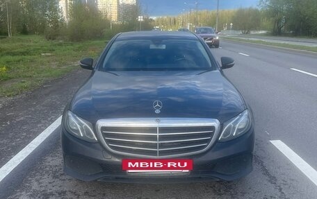 Mercedes-Benz E-Класс, 2019 год, 1 800 000 рублей, 4 фотография