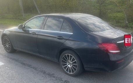 Mercedes-Benz E-Класс, 2019 год, 1 800 000 рублей, 5 фотография