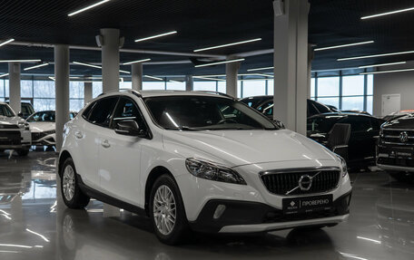 Volvo V40 II рестайлинг, 2016 год, 1 780 000 рублей, 2 фотография