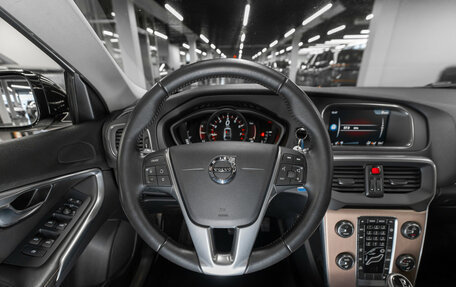 Volvo V40 II рестайлинг, 2016 год, 1 780 000 рублей, 10 фотография