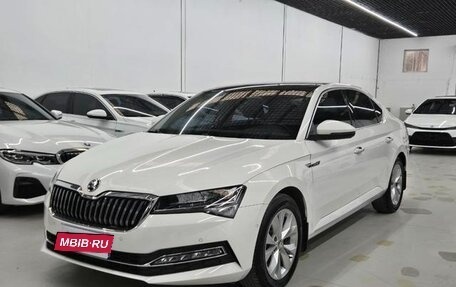 Skoda Superb III рестайлинг, 2021 год, 2 000 000 рублей, 1 фотография