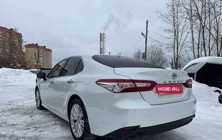 Toyota Camry, 2020 год, 3 900 000 рублей, 9 фотография