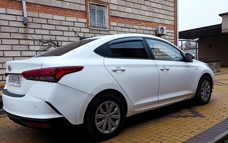 Hyundai Solaris II рестайлинг, 2021 год, 1 720 000 рублей, 4 фотография