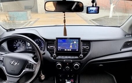 Hyundai Solaris II рестайлинг, 2021 год, 1 720 000 рублей, 7 фотография