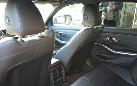 BMW 3 серия, 2021 год, 3 990 000 рублей, 14 фотография