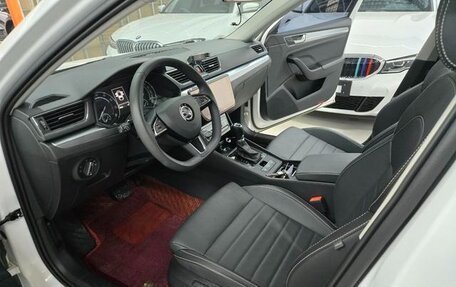 Skoda Superb III рестайлинг, 2021 год, 2 000 000 рублей, 7 фотография