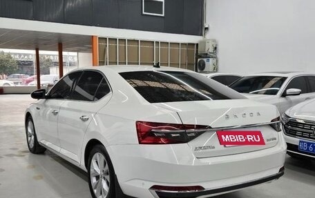 Skoda Superb III рестайлинг, 2021 год, 2 000 000 рублей, 3 фотография