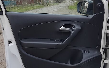 Volkswagen Polo VI (EU Market), 2011 год, 542 000 рублей, 22 фотография