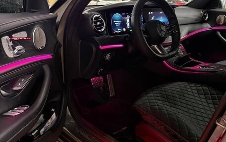 Mercedes-Benz E-Класс, 2022 год, 5 600 000 рублей, 4 фотография