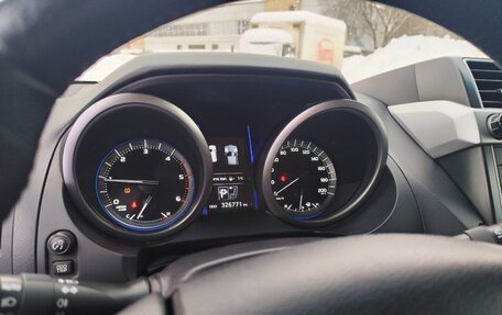 Toyota Land Cruiser Prado 150 рестайлинг 2, 2015 год, 3 499 999 рублей, 6 фотография