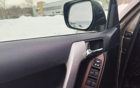 Toyota Land Cruiser Prado 150 рестайлинг 2, 2015 год, 3 499 999 рублей, 8 фотография