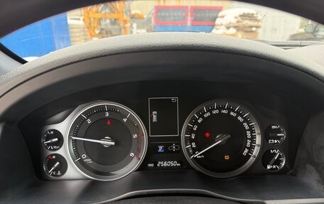 Toyota Land Cruiser 200, 2017 год, 6 000 000 рублей, 15 фотография