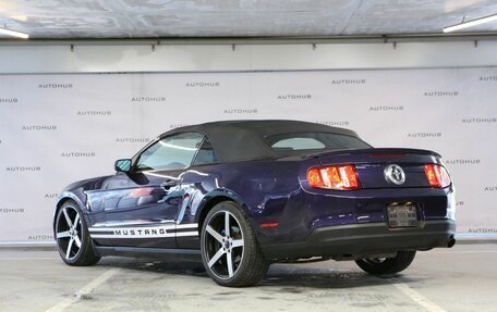 Ford Mustang VI рестайлинг, 2010 год, 1 990 000 рублей, 5 фотография