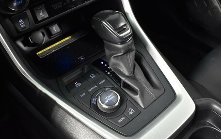 Toyota RAV4, 2021 год, 3 535 100 рублей, 21 фотография