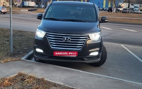 Hyundai Grand Starex Grand Starex I рестайлинг 2, 2019 год, 3 940 000 рублей, 8 фотография