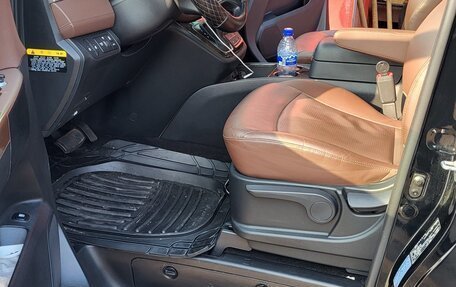 Hyundai Grand Starex Grand Starex I рестайлинг 2, 2019 год, 3 940 000 рублей, 13 фотография