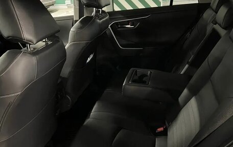 Toyota RAV4, 2021 год, 3 950 000 рублей, 1 фотография