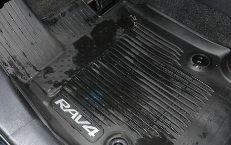 Toyota RAV4, 2021 год, 3 950 000 рублей, 15 фотография