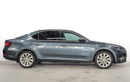 Skoda Superb III рестайлинг, 2018 год, 1 805 000 рублей, 4 фотография