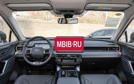 Toyota RAV4, 2025 год, 4 250 000 рублей, 10 фотография