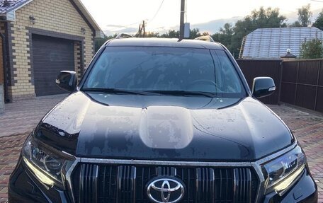 Toyota Land Cruiser Prado 150 рестайлинг 2, 2021 год, 6 800 000 рублей, 2 фотография