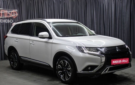 Mitsubishi Outlander III рестайлинг 3, 2022 год, 2 698 000 рублей, 3 фотография