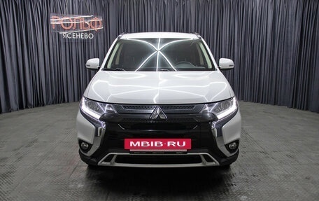 Mitsubishi Outlander III рестайлинг 3, 2022 год, 2 698 000 рублей, 2 фотография