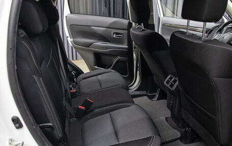 Mitsubishi Outlander III рестайлинг 3, 2022 год, 2 698 000 рублей, 12 фотография