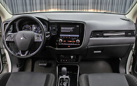 Mitsubishi Outlander III рестайлинг 3, 2022 год, 2 698 000 рублей, 14 фотография