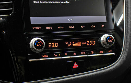 Mitsubishi Outlander III рестайлинг 3, 2022 год, 2 698 000 рублей, 18 фотография