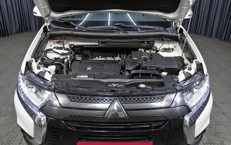 Mitsubishi Outlander III рестайлинг 3, 2022 год, 2 698 000 рублей, 9 фотография
