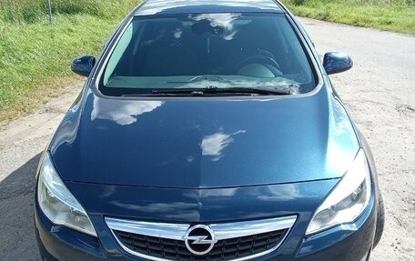 Opel Astra J, 2011 год, 820 000 рублей, 1 фотография