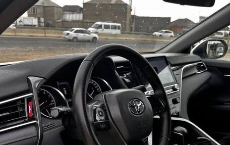 Toyota Camry, 2019 год, 1 750 000 рублей, 1 фотография